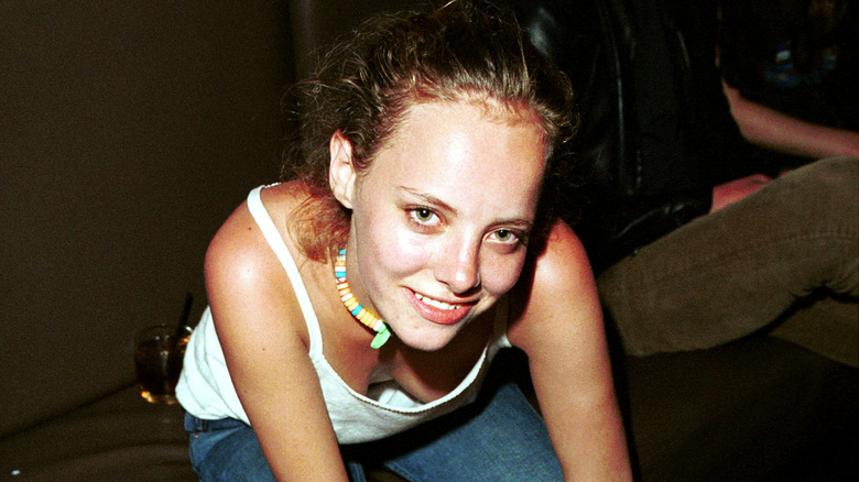 Bijou Phillips portant un collier de bonbons