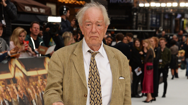 Michael Gambon fronçant les sourcils