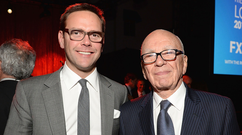 Rupert Murdoch et James Murdoch tout sourire