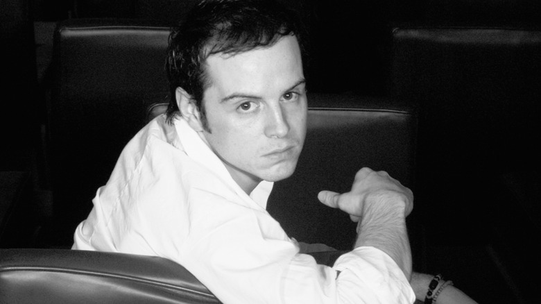 Andrew Scott dans un auditorium, 2003