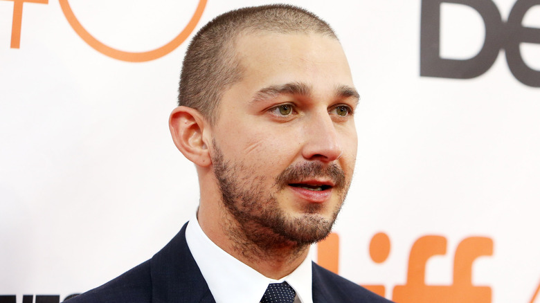 Shia LaBeouf posant