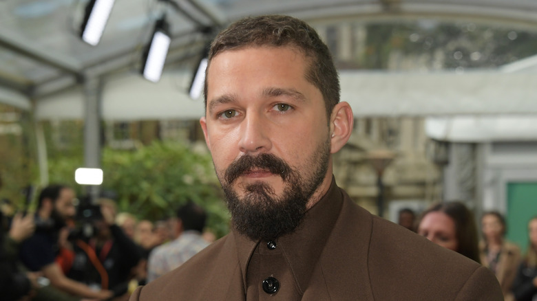 Shia LaBeouf posant