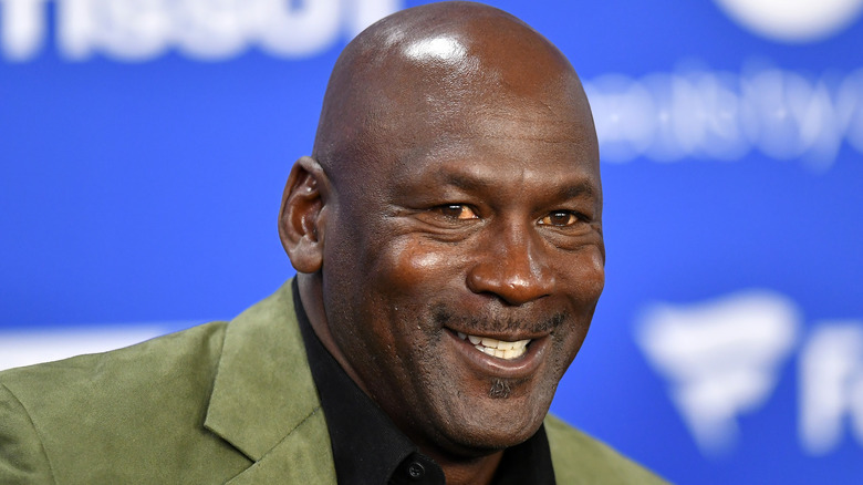 Michael Jordan, souriant