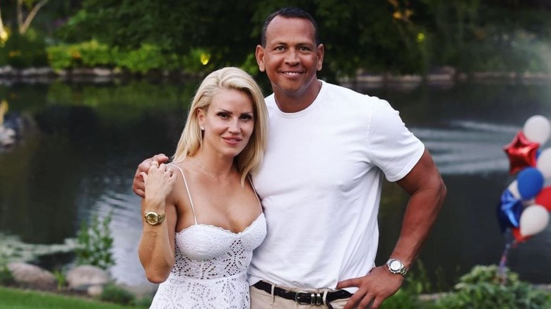 Jaclyn Cordeiro et Alex Rodriguez posant