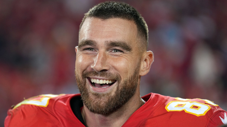 Travis Kelce souriant