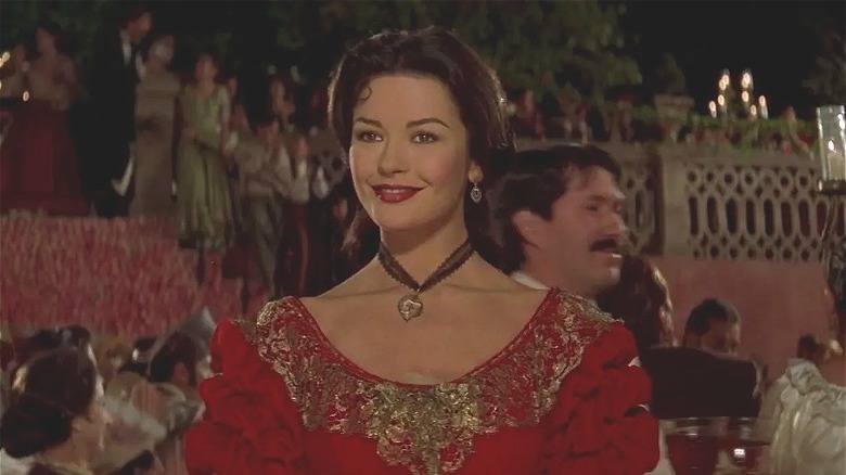 Catherine Zeta-Jones souriante dans Le Masque de Zorro