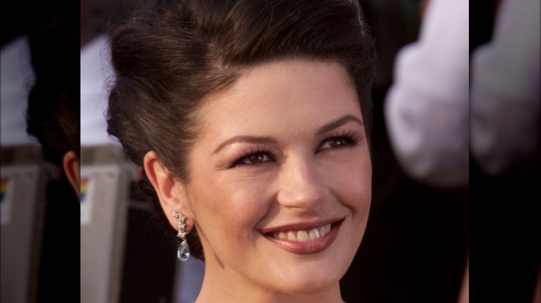 Catherine Zeta-Jones souriante 