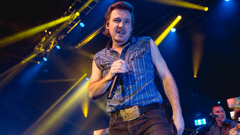 Morgan Wallen chante sur scène