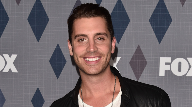 Nick Fradiani souriant