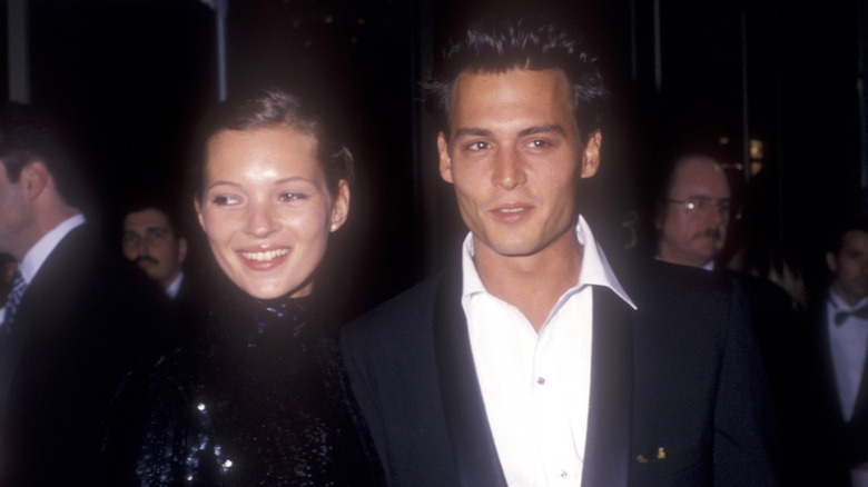 Kate Moss et Johnny Depp marchant