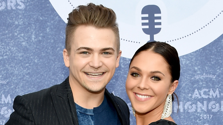 Hunter Hayes et Libby Barnes souriants