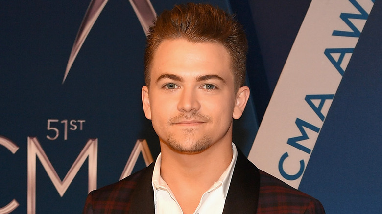 Hunter Hayes posant pour les caméras