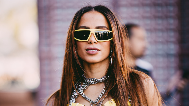 Anitta en gros collier