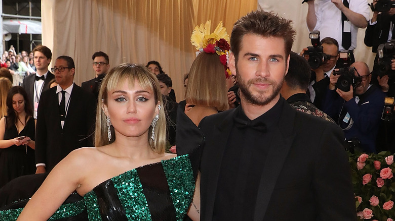 Miley Cyrus et Liam Hemsworth posent ensemble