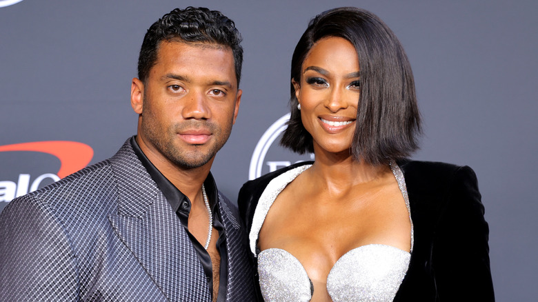 Russell Wilson et Ciara posant aux ESPY