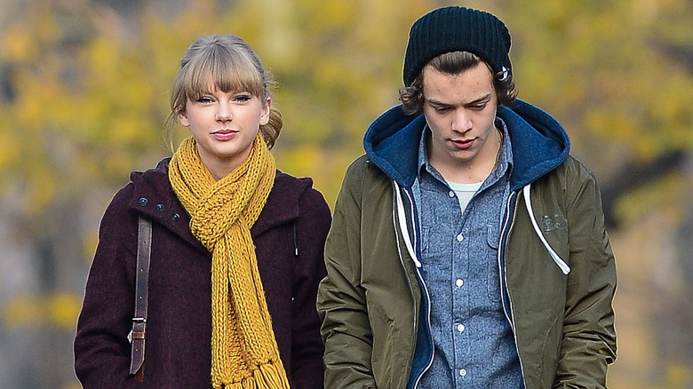 Taylor Swift marchant avec Harry Styles