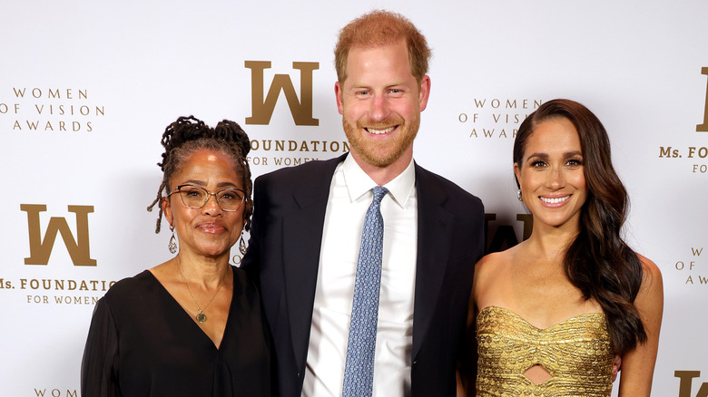 Doria Ragland, le prince Harry et Meghan Markle lors d'un événement