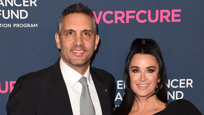 Mauricio Umasnky et Kyle Richards souriants