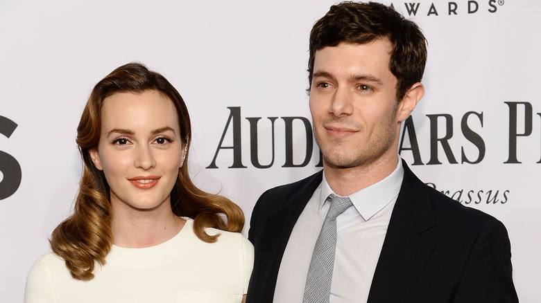 Leighton Meester et Adam Brody souriants