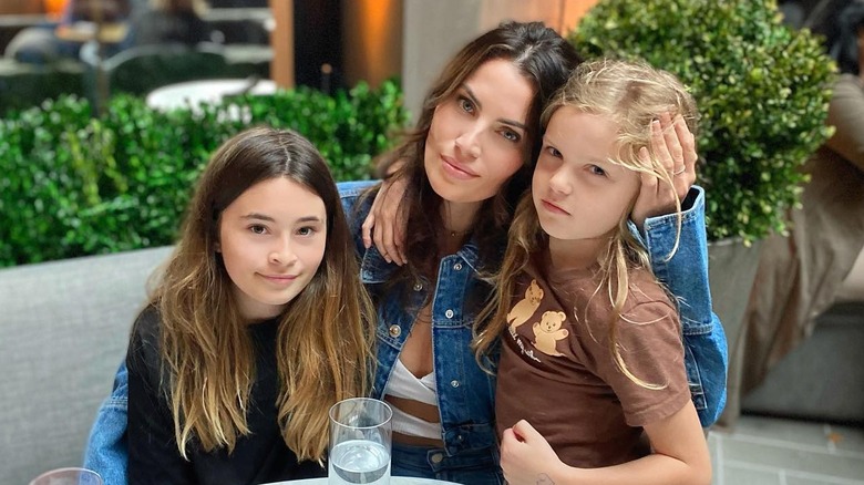 Samantha Robertson avec ses deux filles