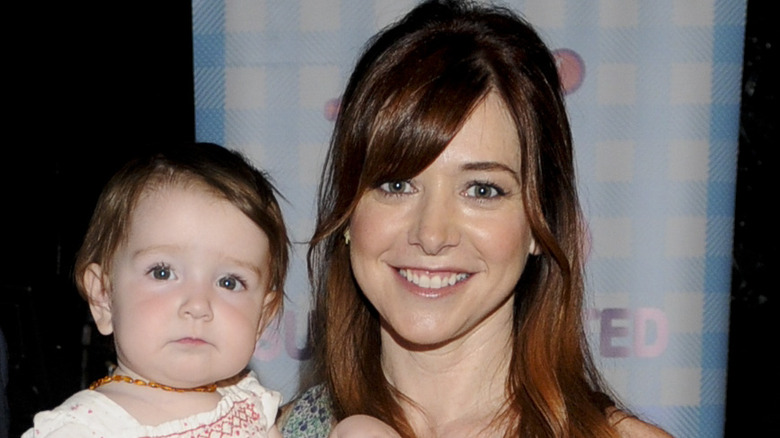 Alyson Hannigan posant avec sa fille Keeva Denisof