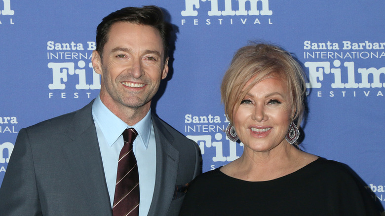 Hugh Jackman souriant avec Deborra-Lee Furness