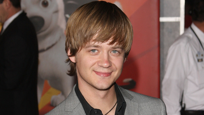 Jason Earles souriant