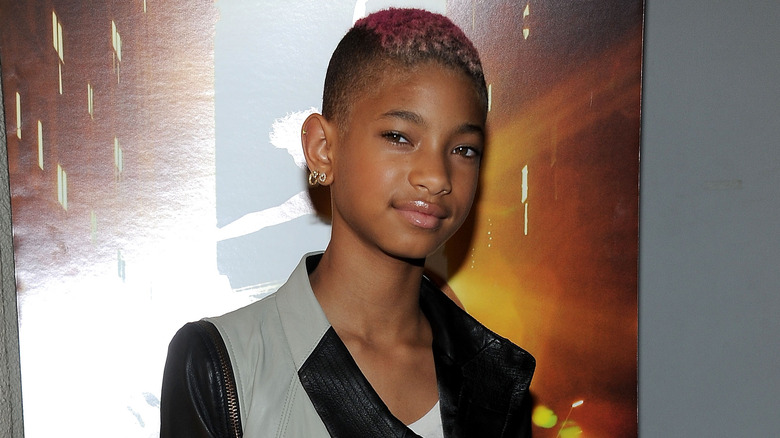 Willow Smith exhibe le crâne rasé en 2012