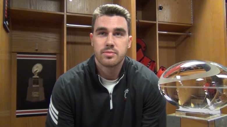 Travis Kelce avec trophée