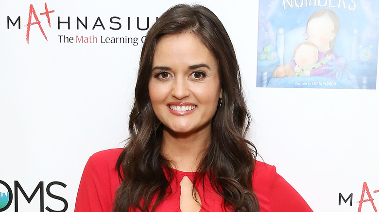 Danica McKellar souriante