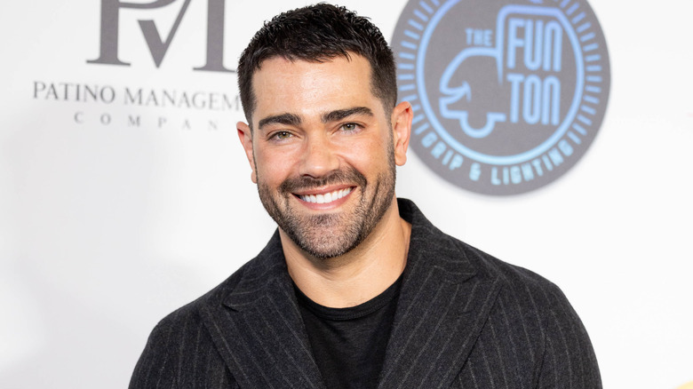 Jesse Metcalfe souriant