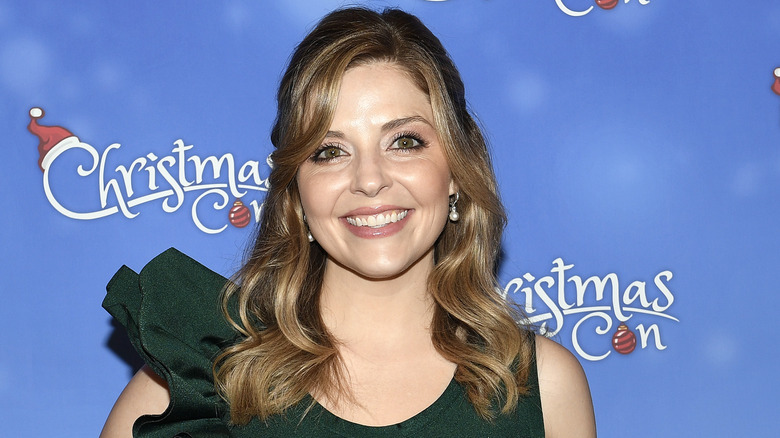 Jen Lilley souriante