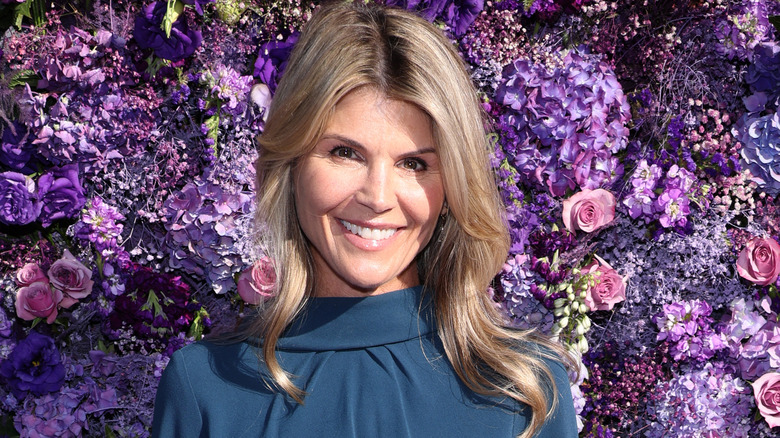 Lori Loughlin souriante