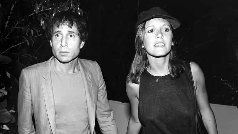 Paul Simon marche avec Carrie Fisher