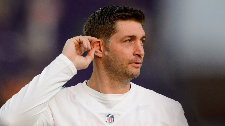 Jay Cutler jouant au football