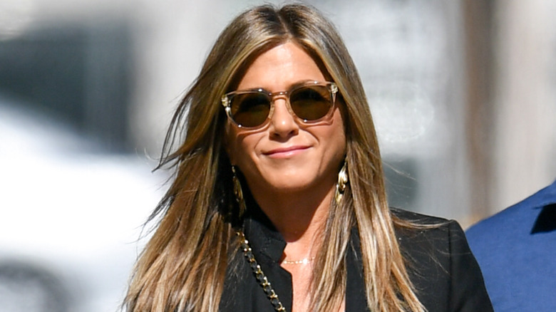 Jennifer Aniston photographiée par les paparazzi