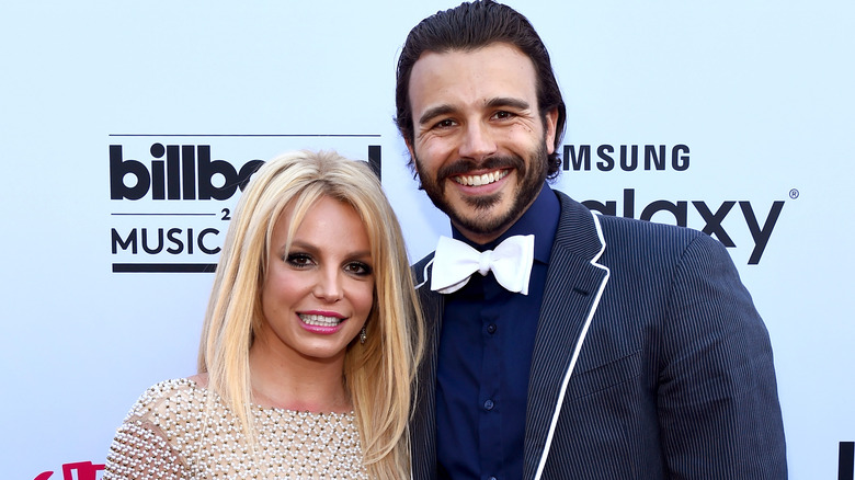 Britney Spears et Charlie Ebersol souriants