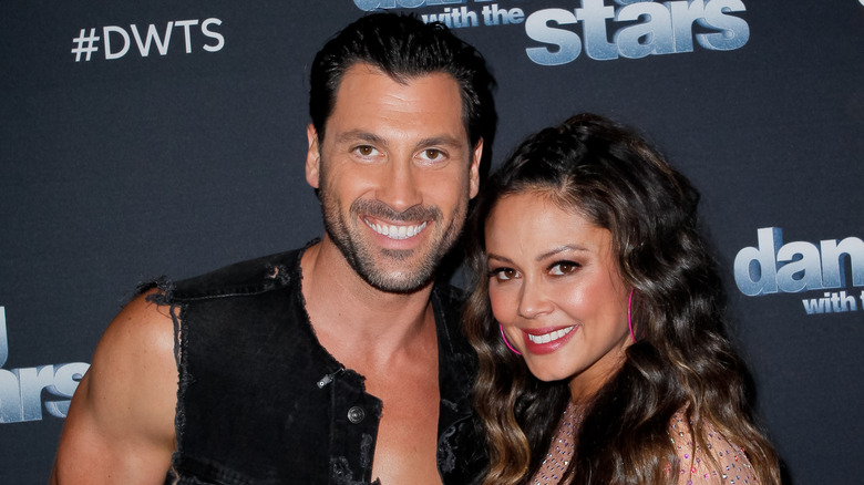 Maks Chmerkovskiy et Vanessa Lachey sur le tapis rouge