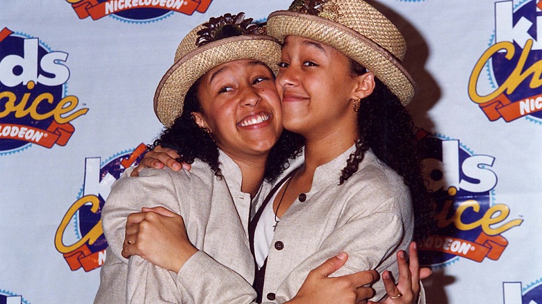 Tamera et Tia Mowry souriantes