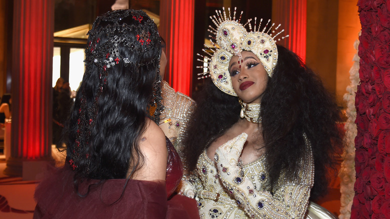 Nicki Minaj et Cardi B se déguisent