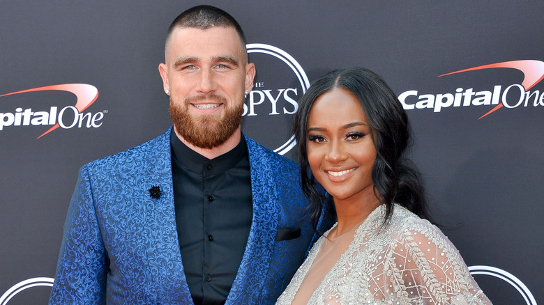 Travis Kelce, Kayla Nicole posant