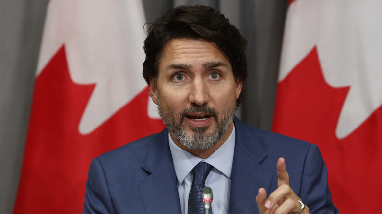 Justin Trudeau pointant du doigt