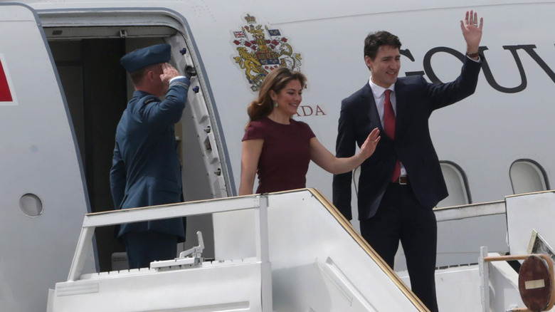 Justin Trudeau embarque dans un avion