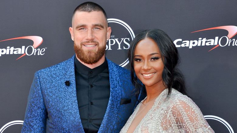 Travis Kelce, Kayla Nicole posant