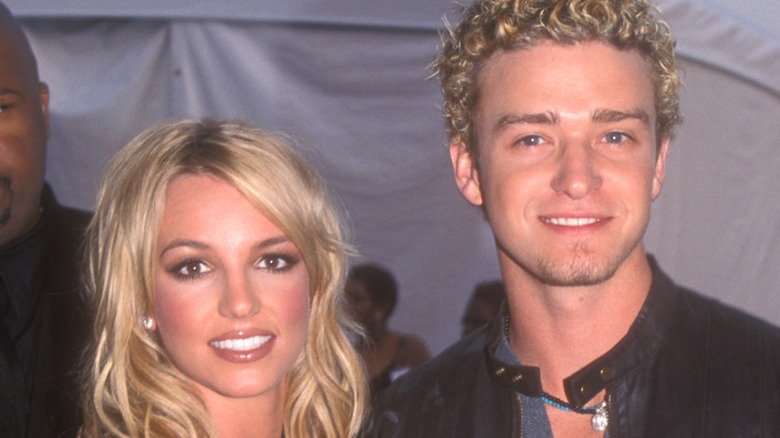 Britney Spears et Justin Timberlake souriants