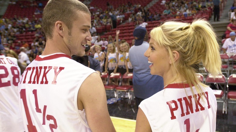 Justin Timberlake et Britney Spears rient ensemble