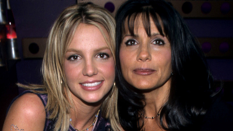 Britney Spears et Lynne Spears posant