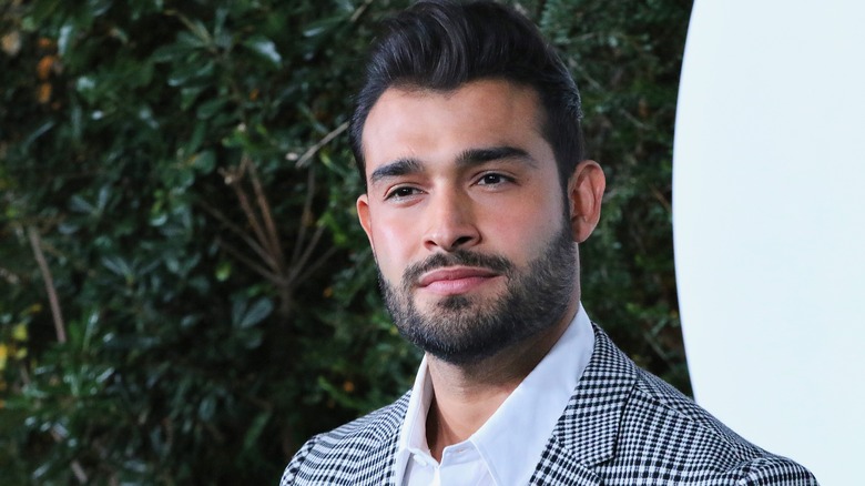 Sam Asghari posant