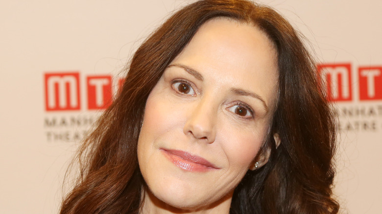 Mary-Louise Parker posant