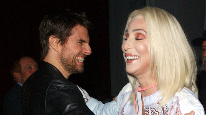 Cher et Tom Cruise rient